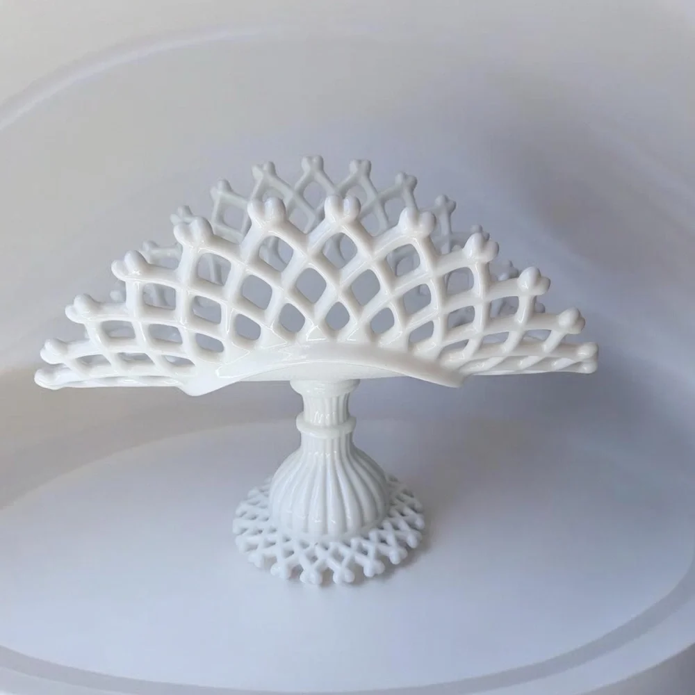 vintage Westmoreland white milk glass banana stand  lattice edge pattern